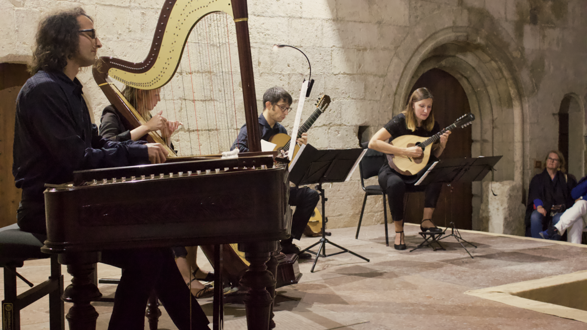 Quatuor à cordes pincées et frappées de C Barré en concert