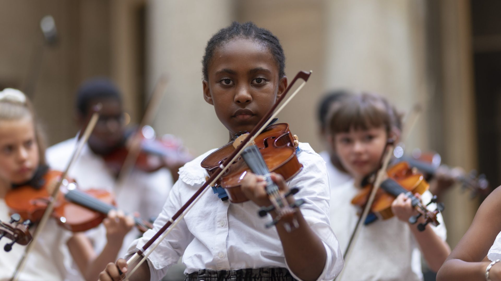 Fillette qui joue du violon